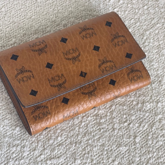 Authentic MCM Cognac Visetos Wallet - Picture 2 of 6